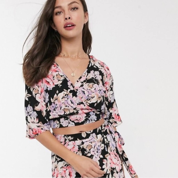 Band of Gypsies floral wrap crop top - Picture 1 of 3